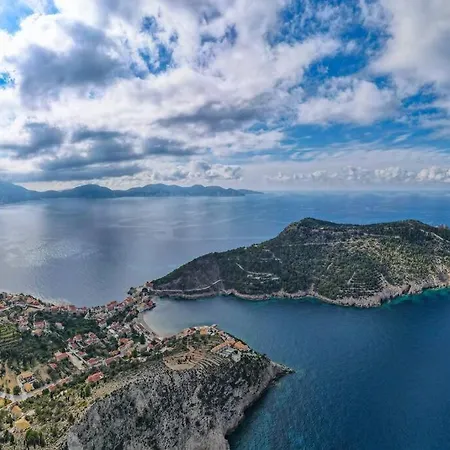 House Of Hapiness In Assos Apartment